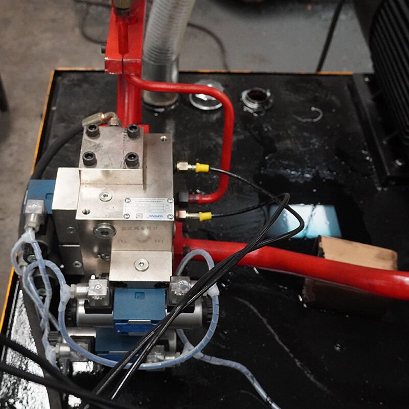 Manufacturer Direct Sale of 315 Tons Three-Beam Four-Column Hydraulic Press details