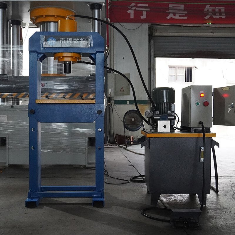 Nadun 40T Gantry Hydraulic Press Machine With Movable Worktable  manufacture