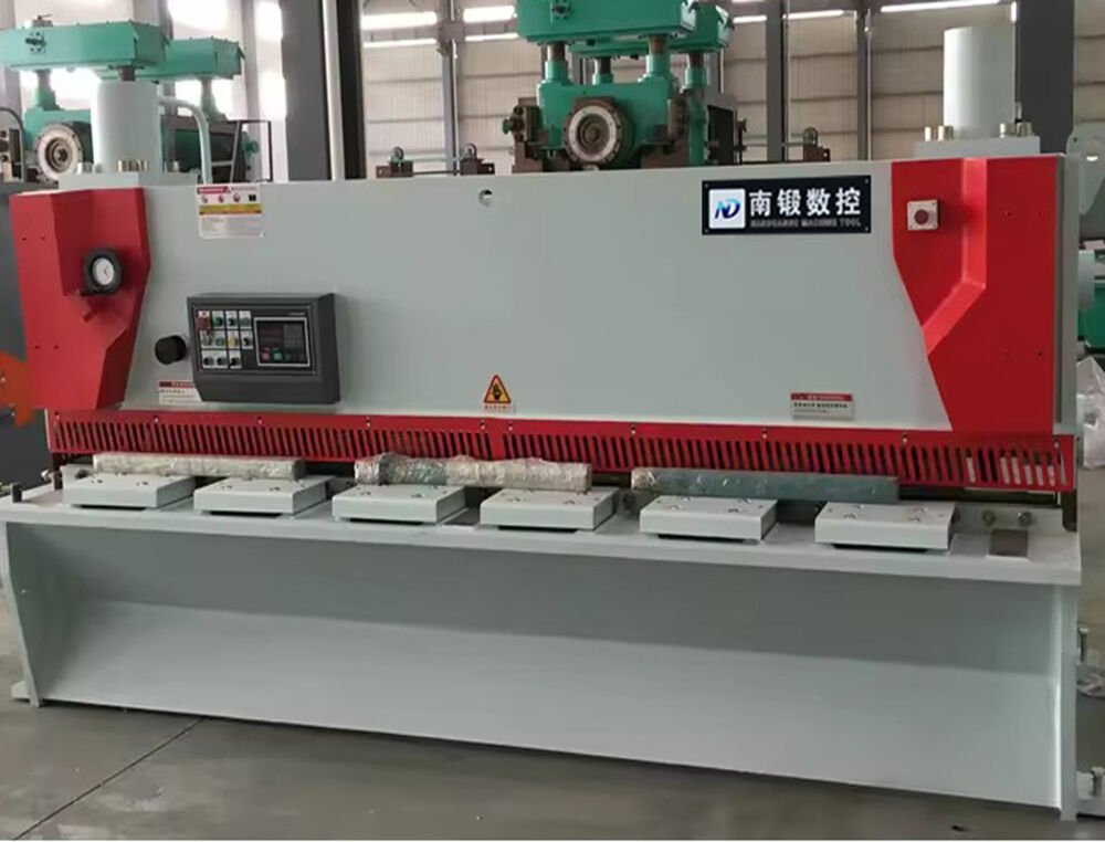 10*4000 guillotine shearing machine with E21 control system