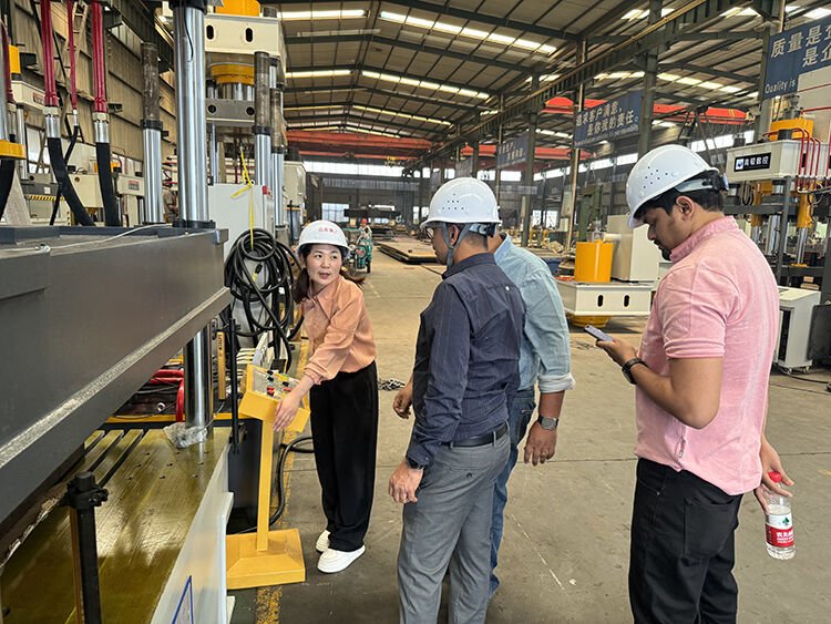 Indian customers visited our company for a tour and to purchase hydraulic presses