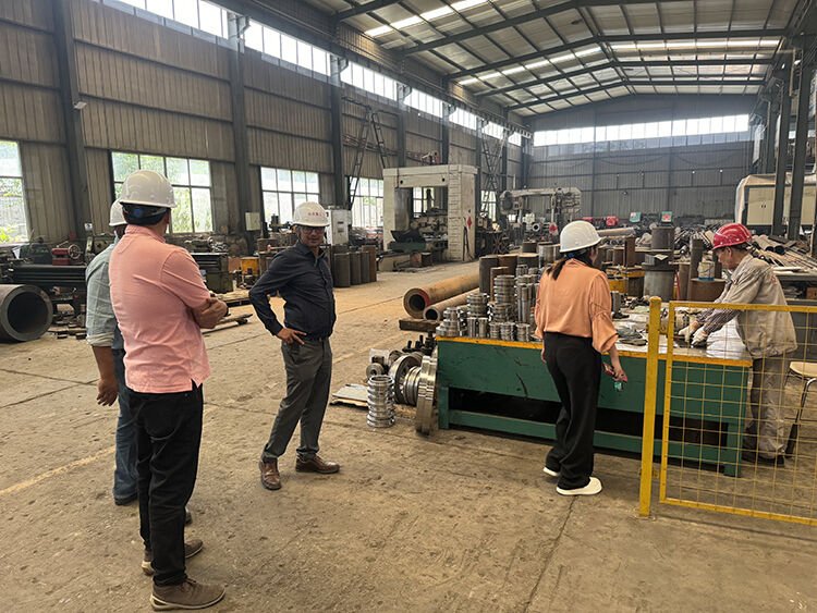 Indian customers visited our company for a tour and to purchase hydraulic presses