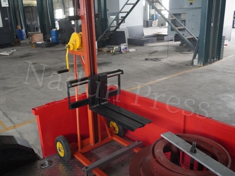 mobile solid tire press machine (1).JPG