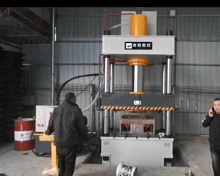 A 315-ton hydraulic press is used for molding resin manhole covers